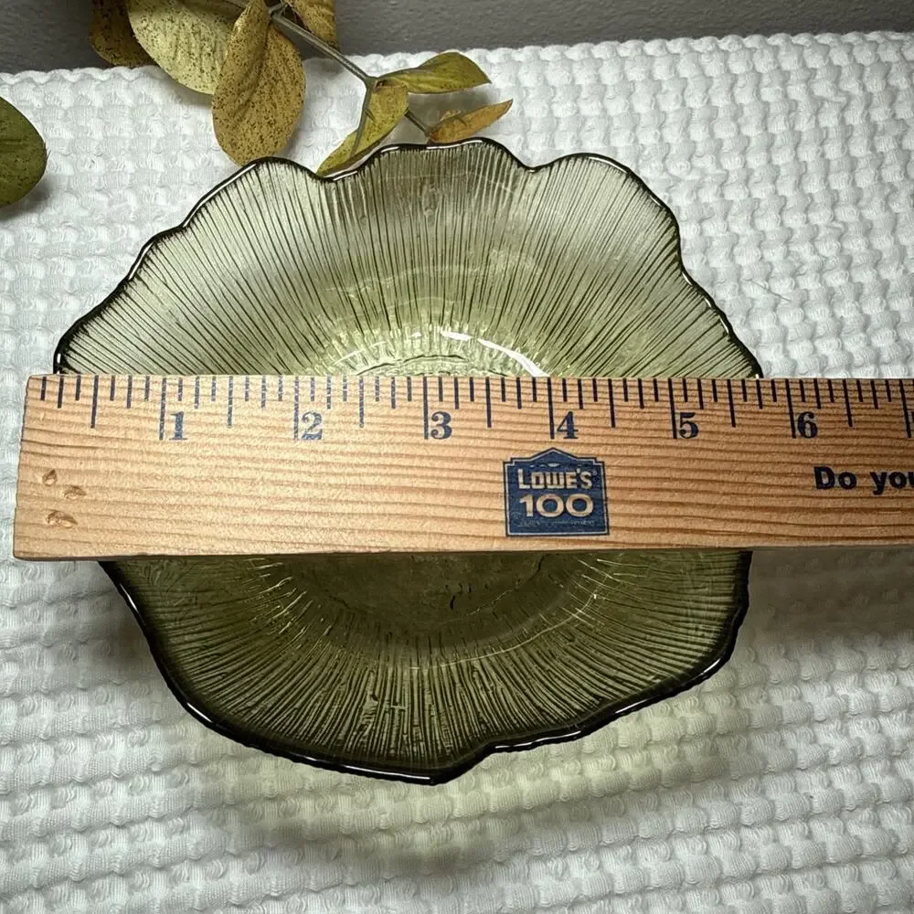 Vintage Scalloped Edge Avocado Green Ribbed Glass Dessert Berry Bowl 6” Decor